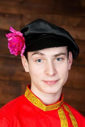 Росіяни кепки в народному стилі