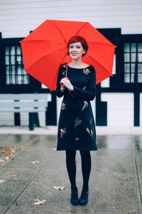 Червоний парасолька для романтиків