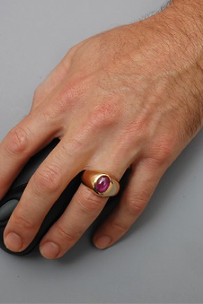 Чоловічий перстень з рубіном